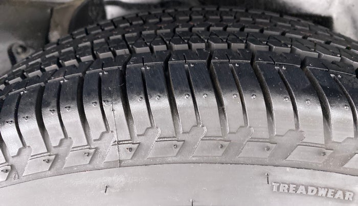 2017 Mahindra XUV500 W10 FWD, Diesel, Manual, 55,145 km, Right Rear Tyre Tread