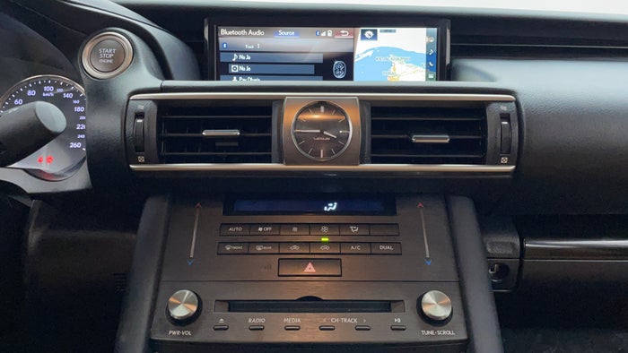 Lexus IS 300-Infotainment System