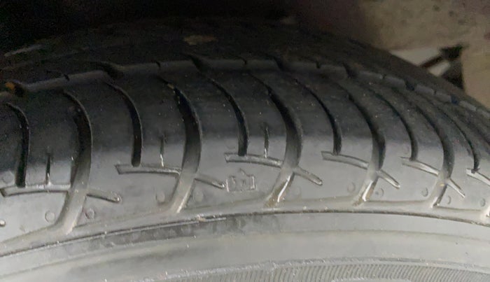 2014 Hyundai Grand i10 SPORTZ 1.2 KAPPA VTVT, Petrol, Manual, 70,563 km, Right Rear Tyre Tread