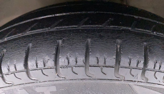 2018 Maruti Alto 800 LXI, Petrol, Manual, 67,913 km, Left Front Tyre Tread