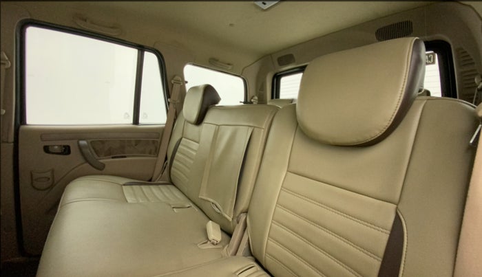 2011 Mahindra Scorpio SLE, Diesel, Manual, 1,16,174 km, Right Side Rear Door Cabin