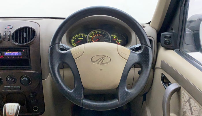 2011 Mahindra Scorpio SLE, Diesel, Manual, 1,16,174 km, Steering Wheel Close Up