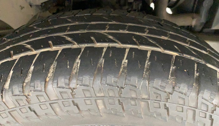 2011 Mahindra Scorpio SLE, Diesel, Manual, 1,16,174 km, Right Front Tyre Tread