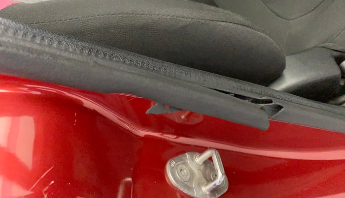 2018 Renault Kwid RXT 1.0 (O), Petrol, Manual, 69,645 km, Driver-side door - Beading has minor damage