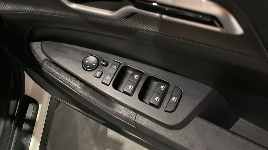 2024 Kia Sportage S (FWD), Automatic, 41498 km, Drivers Side Door Panel Controls