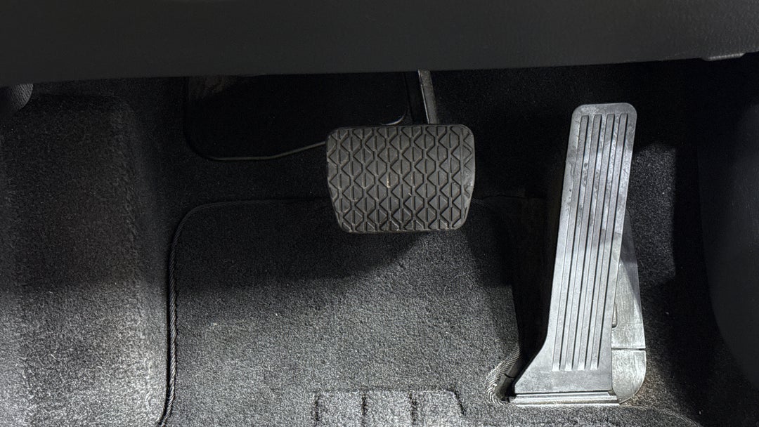 2015 Mazda 3 Neo, Automatic, 148362 km, Pedals and Footmat