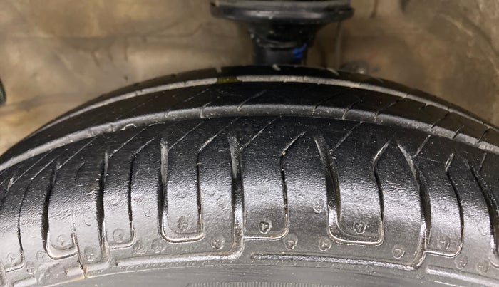 2015 Maruti Wagon R 1.0 VXI, Petrol, Manual, 96,691 km, Left Front Tyre Tread
