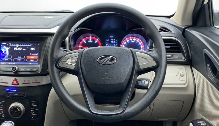 2019 Mahindra XUV300 W6 1.5 DIESEL, Diesel, Manual, 31,287 km, Steering Wheel Close Up