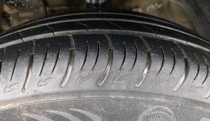 2019 Mahindra XUV300 W6 1.5 DIESEL, Diesel, Manual, 31,287 km, Left Front Tyre Tread