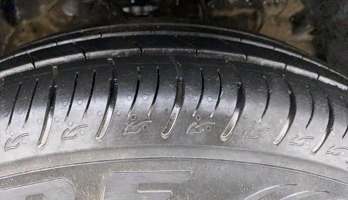 2019 Mahindra XUV300 W6 1.5 DIESEL, Diesel, Manual, 31,287 km, Right Front Tyre Tread