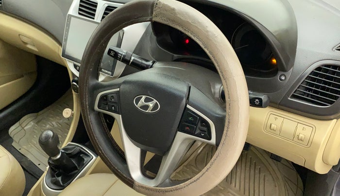 2013 Hyundai Verna FLUIDIC 1.6 VTVT SX, Petrol, Manual, 61,597 km, Steering wheel - Steering cover is minor torn