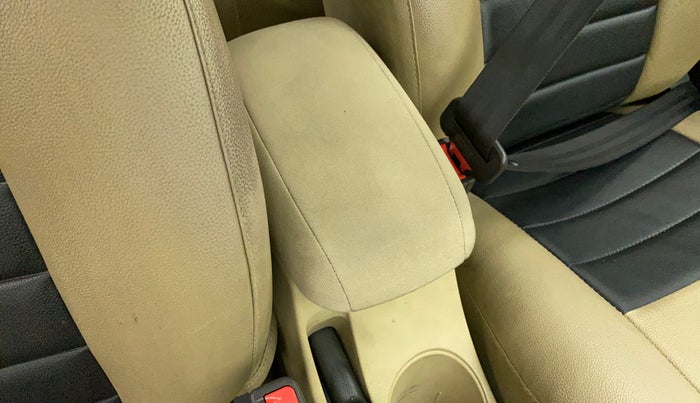 2013 Hyundai Verna FLUIDIC 1.6 VTVT SX, Petrol, Manual, 61,597 km, Front left seat (passenger seat) - Armrest has minor damage