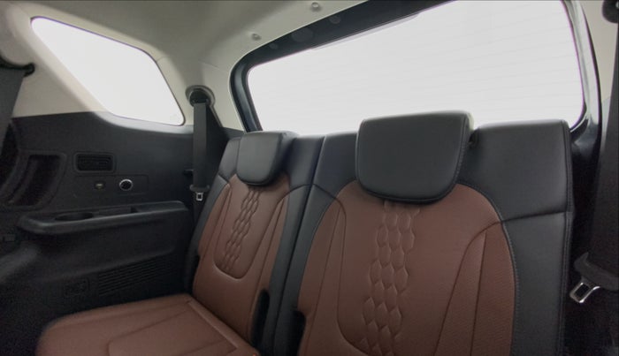 2021 Hyundai ALCAZAR PLATINUM (O) 6STR 2.0 AT, Petrol, Automatic, 4,034 km, Third Seat Row ( optional )
