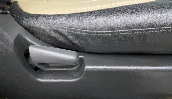 2016 Maruti Wagon R 1.0 VXI, CNG, Manual, 68,777 km, Driver Side Adjustment Panel