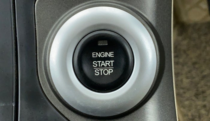 2017 Mahindra XUV500 W8 FWD, Diesel, Manual, 83,356 km, Keyless Start/ Stop Button