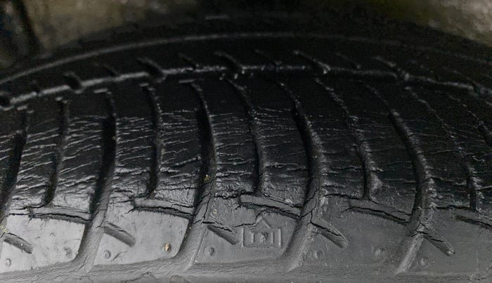 2015 Maruti Celerio VXI CNG D, CNG, Manual, 45,983 km, Right Rear Tyre Tread