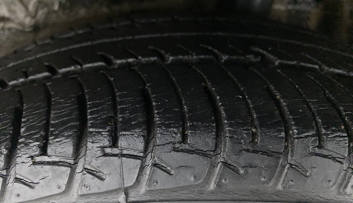 2015 Maruti Celerio VXI CNG D, CNG, Manual, 45,983 km, Left Rear Tyre Tread