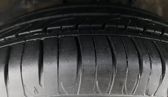 2015 Maruti Celerio VXI CNG D, CNG, Manual, 45,983 km, Left Front Tyre Tread