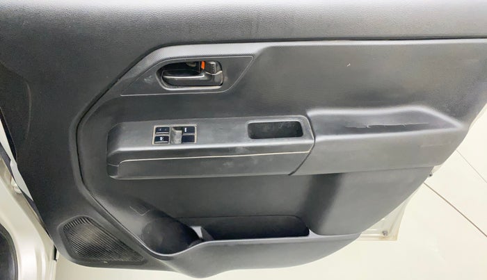 2019 Maruti New Wagon-R LXI CNG (O) 1.0, CNG, Manual, 75,637 km, Driver Side Door Panels Control