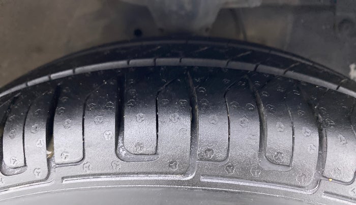 2018 Hyundai Eon MAGNA PLUS, Petrol, Manual, 36,667 km, Right Front Tyre Tread