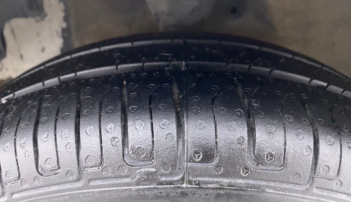 2018 Hyundai Eon MAGNA PLUS, Petrol, Manual, 36,667 km, Left Front Tyre Tread