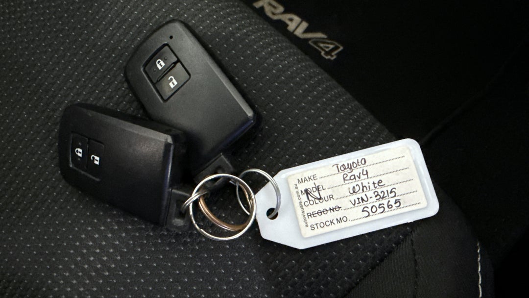 2018 Toyota RAV4 Gxl (4x4), Automatic, 108551 km, Key Close-up