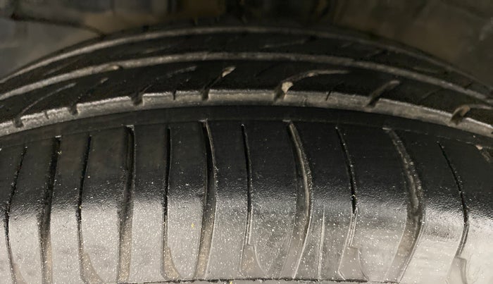 2017 Honda City V MT PETROL, Petrol, Manual, 51,949 km, Left Front Tyre Tread