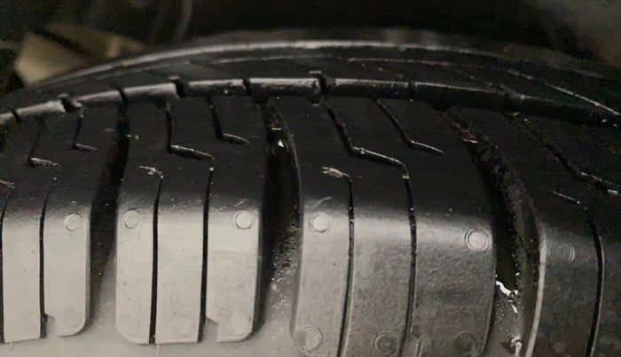 2014 Maruti Swift Dzire VXI, Petrol, Manual, 94,912 km, Left Rear Tyre Tread