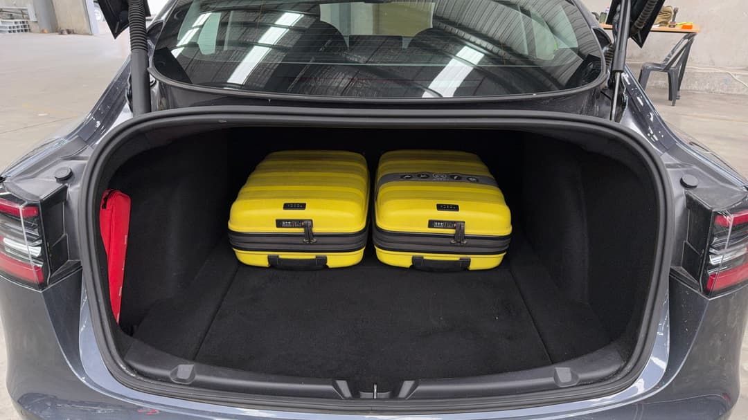 2021 Tesla Model 3 Standard Range Plus RWD, Automatic, 40711 km, Boot Inside View with Luggage