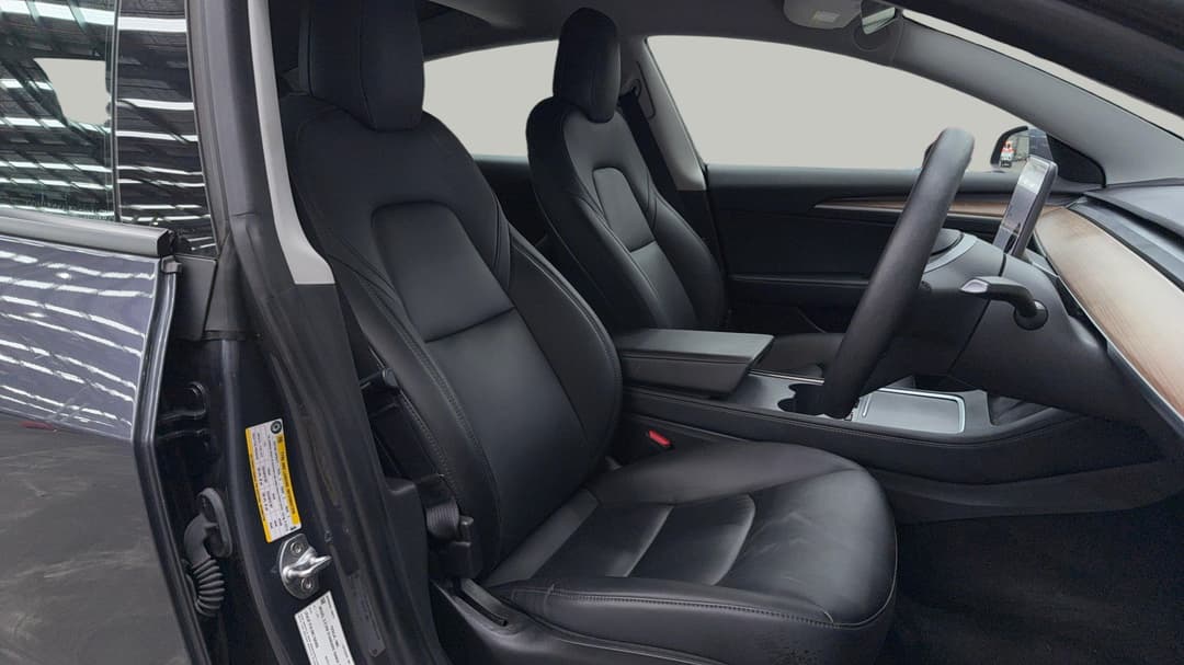 2021 Tesla Model 3 Standard Range Plus RWD, Automatic, 40711 km, Right Side Front Door Cabin View