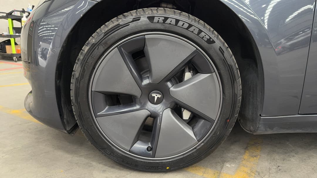 2021 Tesla Model 3 Standard Range Plus RWD, Automatic, 40711 km, Left Front Wheel