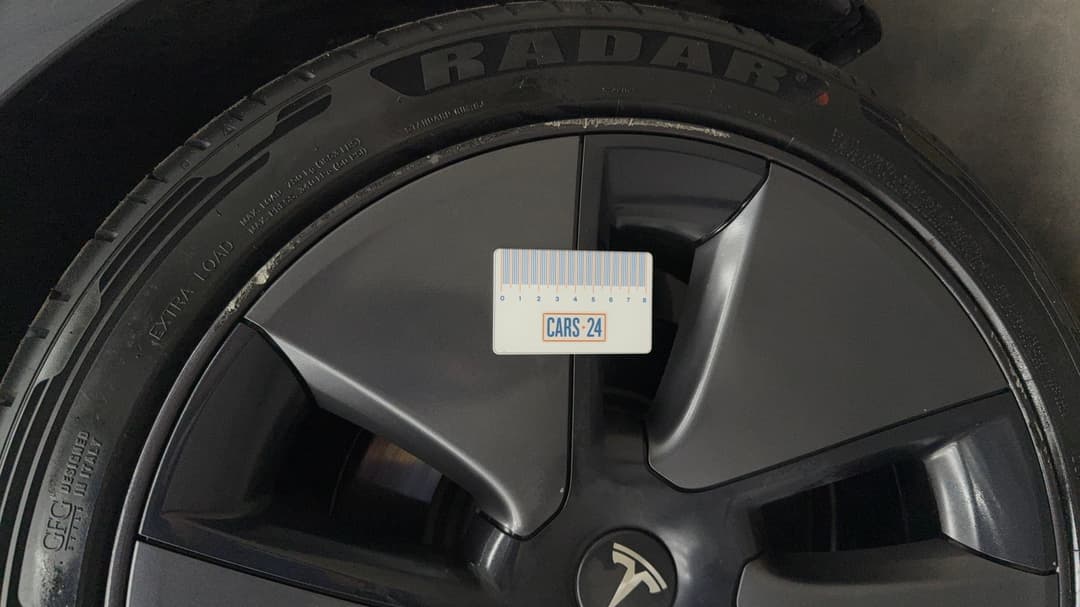 2021 Tesla Model 3 Standard Range Plus RWD, Automatic, 40711 km, Wheels Rim Front RHS Gutter Rash