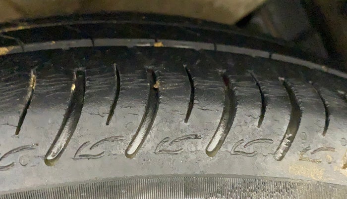 2019 Maruti Swift ZDI PLUS, Diesel, Manual, 73,137 km, Right Front Tyre Tread