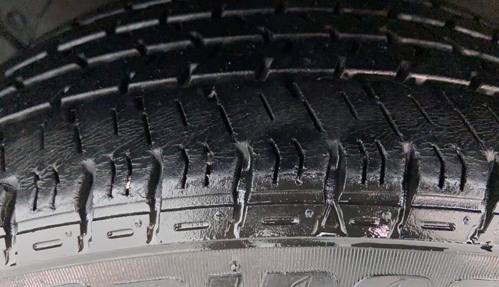 2014 Hyundai Grand i10 MAGNA 1.2 KAPPA VTVT, Petrol, Manual, 61,764 km, Left Front Tyre Tread