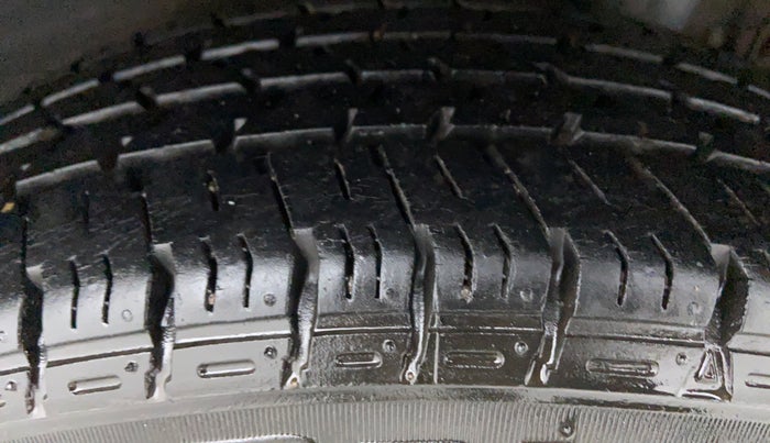2014 Hyundai Grand i10 MAGNA 1.2 KAPPA VTVT, Petrol, Manual, 61,764 km, Left Rear Tyre Tread