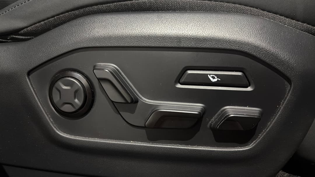 2025 Hyundai Santa Fe Calligraphy (7 Seat) (blk), Automatic, 17807 km, Drivers Side Adjustment Panel