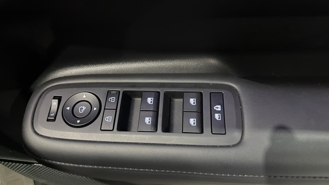 2025 Hyundai Santa Fe Calligraphy (7 Seat) (blk), Automatic, 17807 km, Drivers Side Door Panel Controls