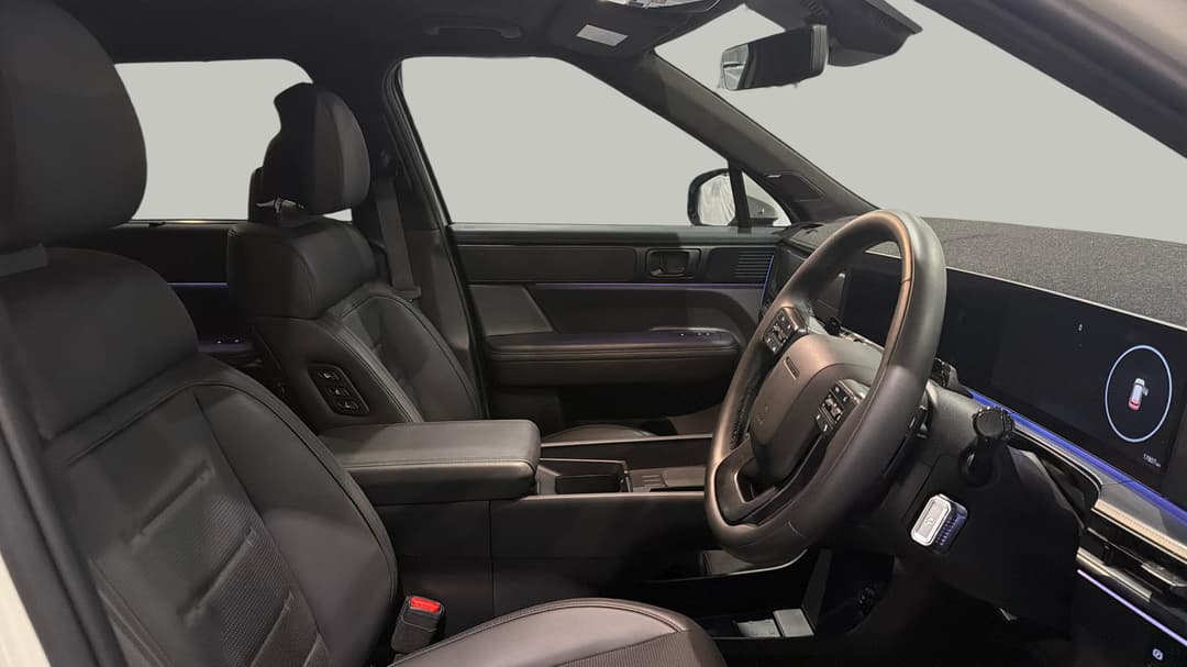 2025 Hyundai Santa Fe Calligraphy (7 Seat) (blk), Automatic, 17807 km, Right Side Front Door Cabin View
