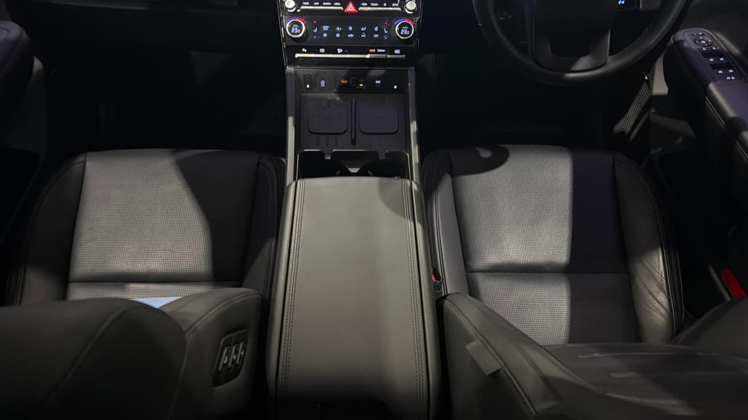 2025 Hyundai Santa Fe Calligraphy (7 Seat) (blk), Automatic, 17807 km, Center Console