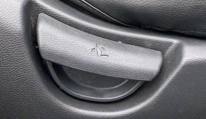 2019 Hyundai Grand i10 MAGNA AT 1.2 KAPPA VTVT, Petrol, Automatic, 30,061 km, Driver Side Adjustment Panel