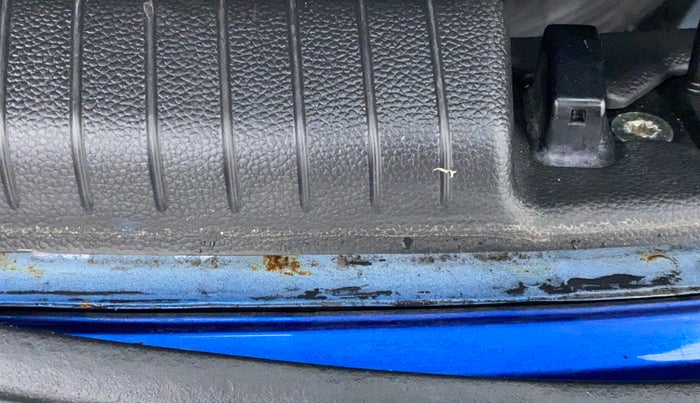 2019 Hyundai Grand i10 MAGNA AT 1.2 KAPPA VTVT, Petrol, Automatic, 30,061 km, Dicky (Boot door) - Minor rust Inside Panel