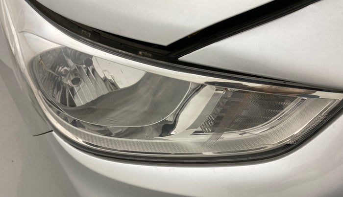2017 Hyundai Verna 1.6 EX CRDI, Diesel, Manual, 93,175 km, Right headlight - < 2 inches,no. = 2