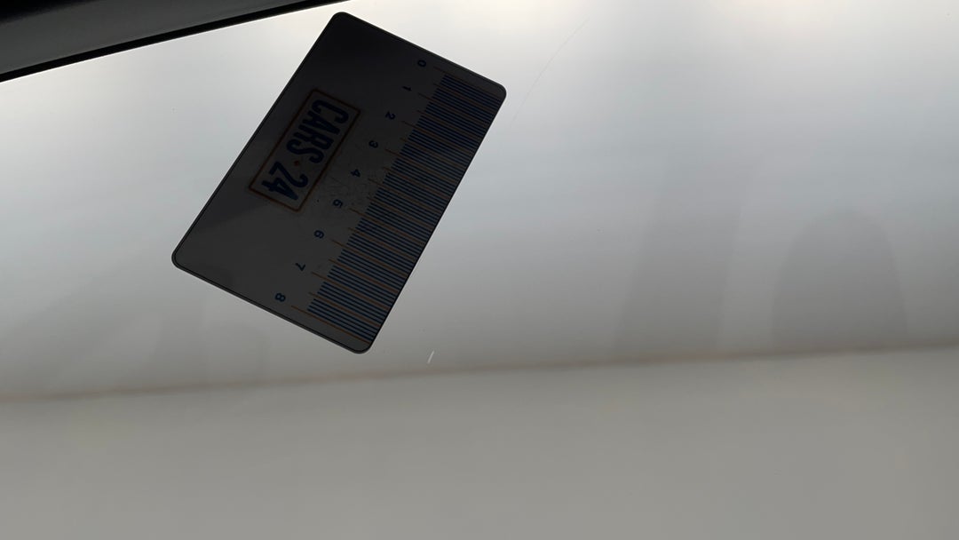 Window Glass Front RHS Tinting Scratched