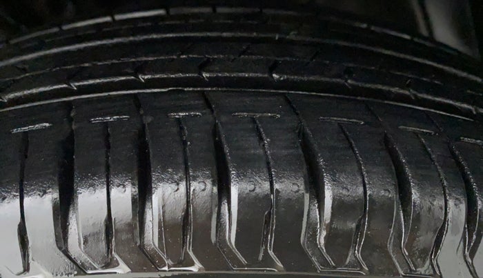 2018 Maruti Dzire VXI, Petrol, Manual, 15,491 km, Left Rear Tyre Tread
