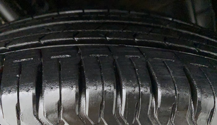 2018 Maruti Dzire VXI, Petrol, Manual, 15,491 km, Left Front Tyre Tread
