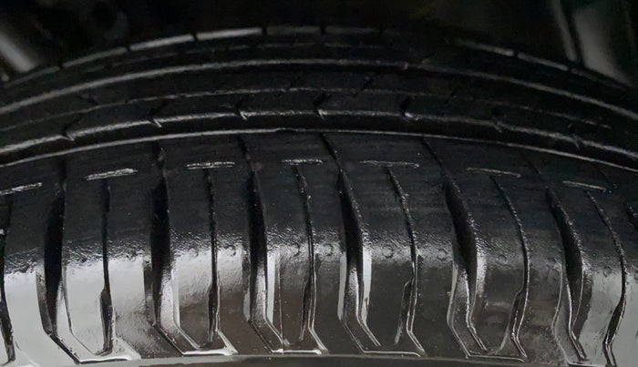 2018 Maruti Dzire VXI, Petrol, Manual, 15,491 km, Right Front Tyre Tread