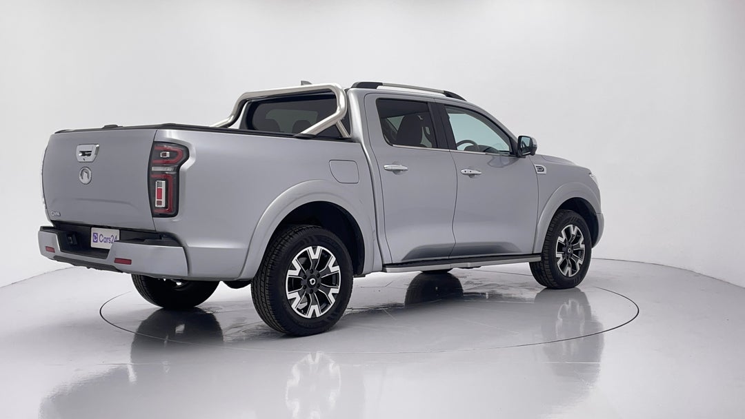 Right Back Diagonal (45- Degree) View