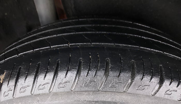 2018 Maruti Vitara Brezza ZDI PLUS DUAL TONE, Diesel, Manual, 68,265 km, Right Rear Tyre Tread