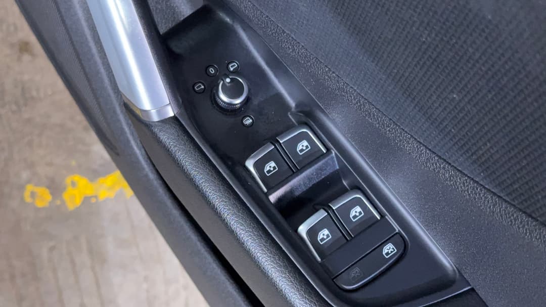 2021 Audi Q2 40 Tfsi Quattro S Line, Automatic, 59599 km, Drivers Side Door Panel Controls