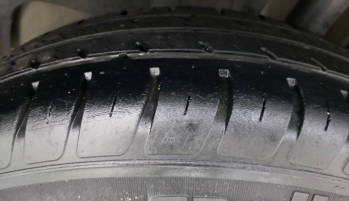 2018 Maruti Swift VXI D, Petrol, Manual, 45,332 km, Left Rear Tyre Tread